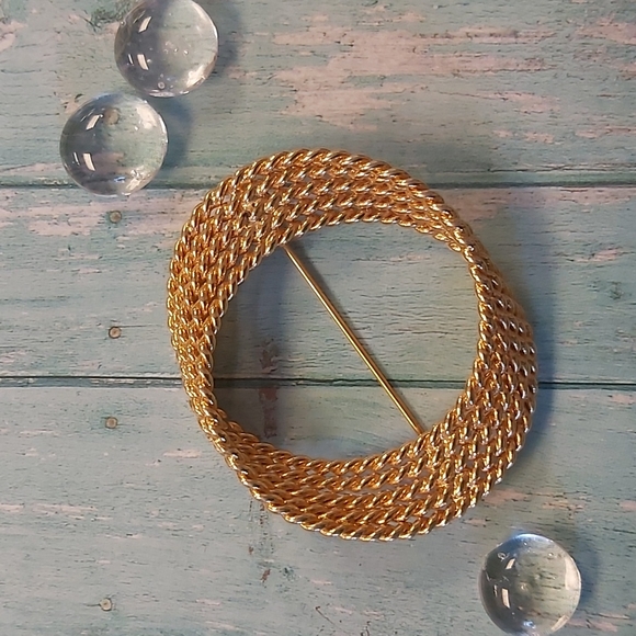 🕰 Vintage Monet Brooch - Picture 1 of 3